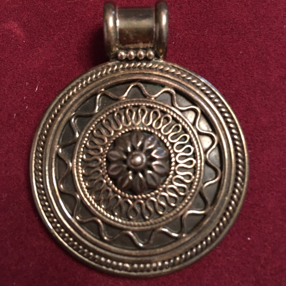 Sterling silver pendant. .925